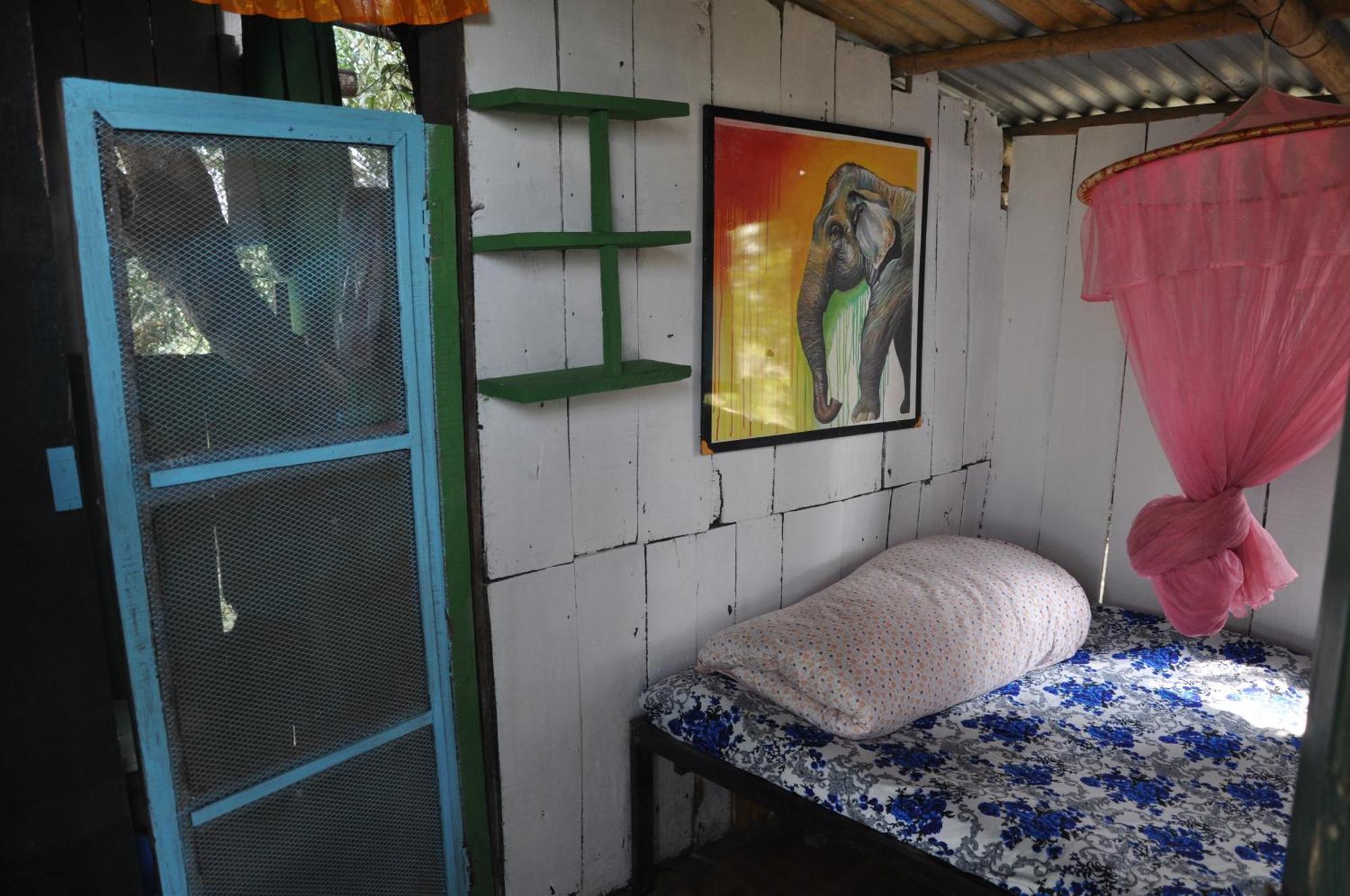 Pemsee'S Tree Town - Eco-Friendly,Tree House Hostel Sauraha Esterno foto
