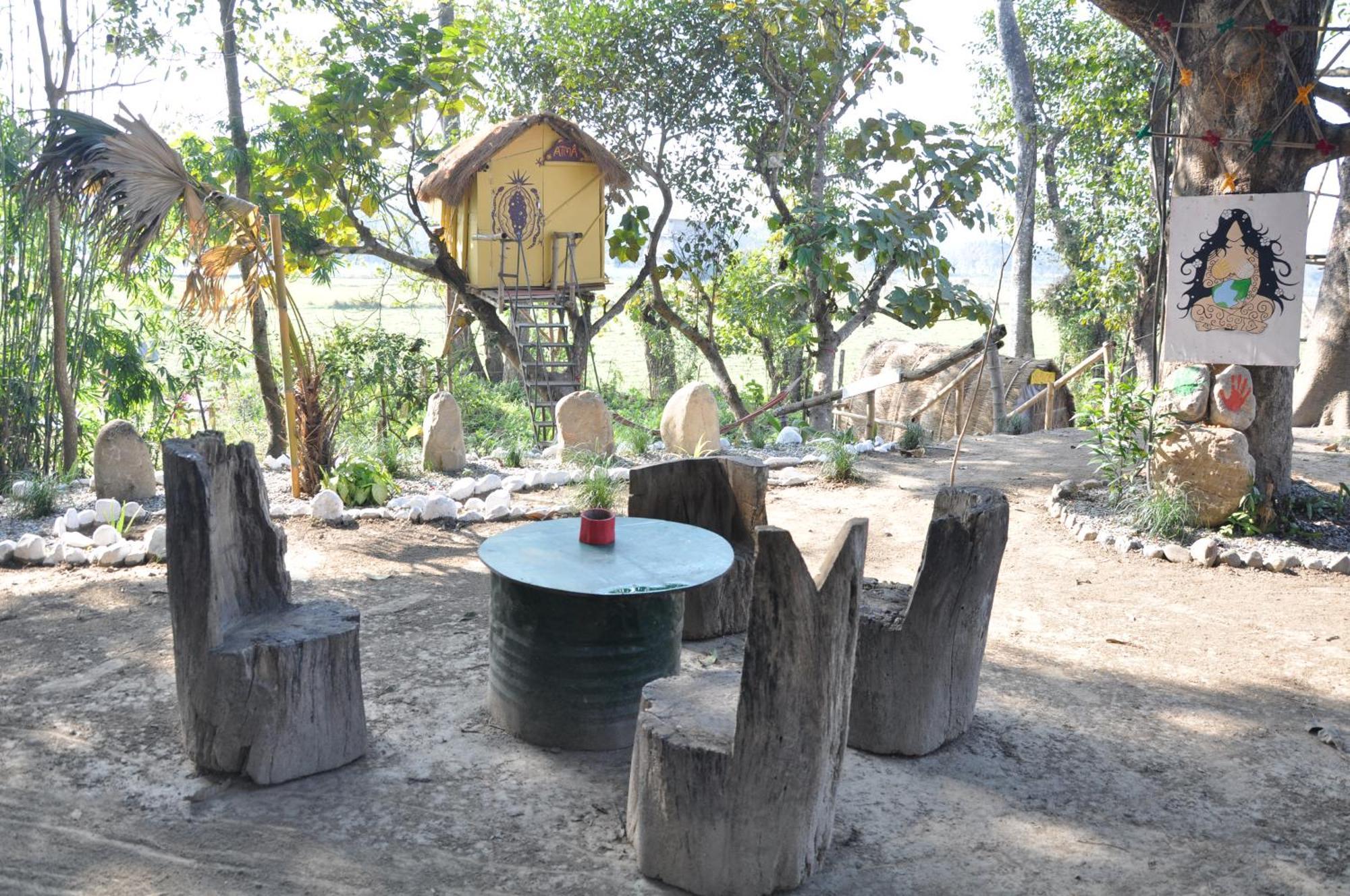 Pemsee'S Tree Town - Eco-Friendly,Tree House Hostel Sauraha Esterno foto