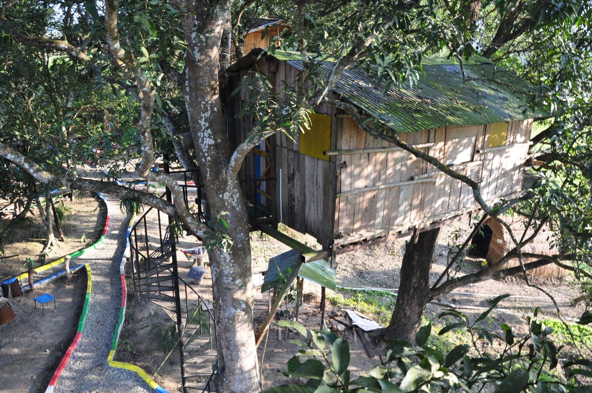 Pemsee'S Tree Town - Eco-Friendly,Tree House Hostel Sauraha Esterno foto