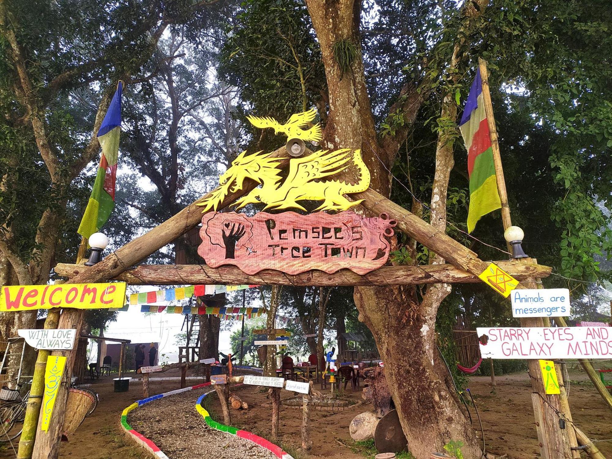 Pemsee'S Tree Town - Eco-Friendly,Tree House Hostel Sauraha Esterno foto
