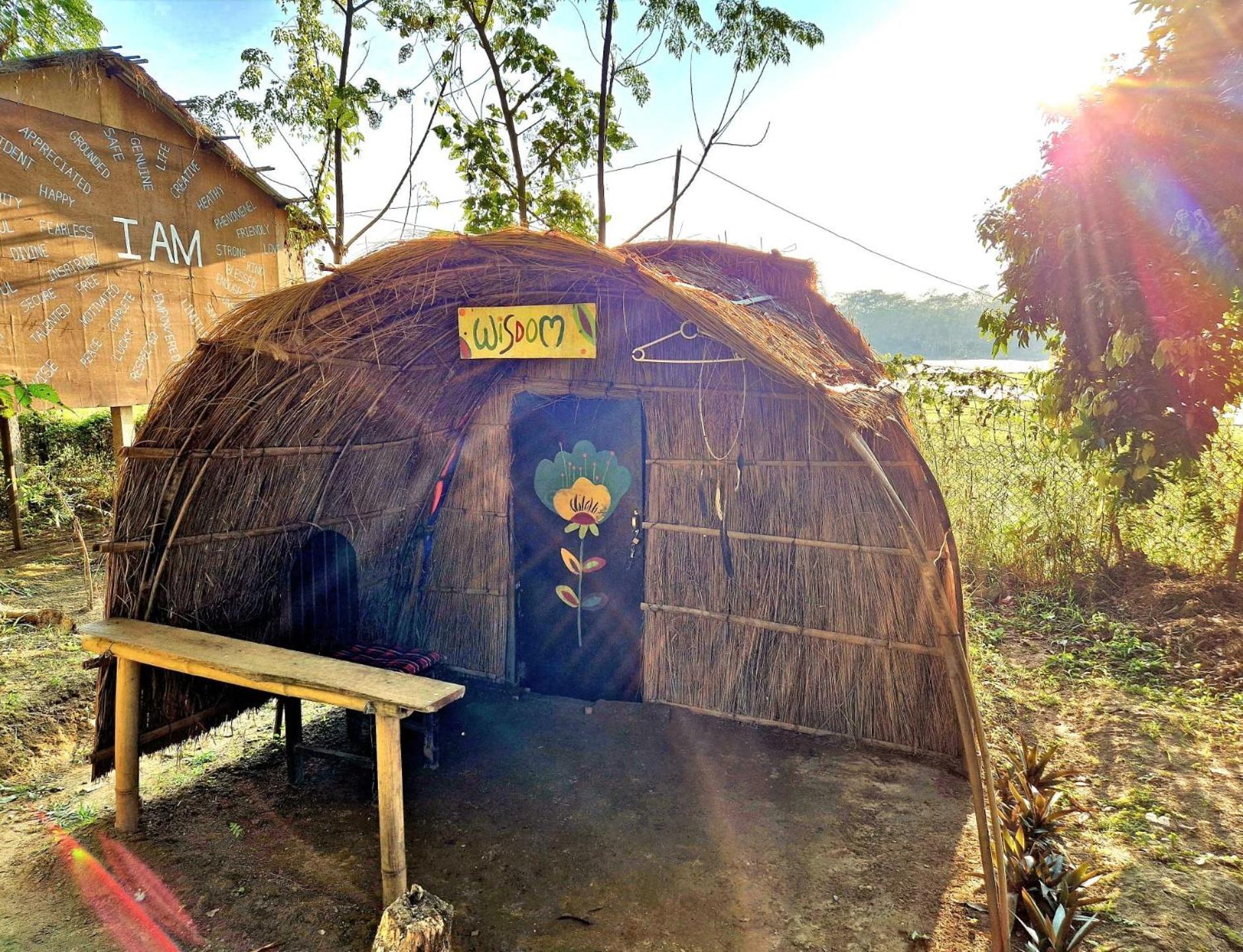 Pemsee'S Tree Town - Eco-Friendly,Tree House Hostel Sauraha Camera foto