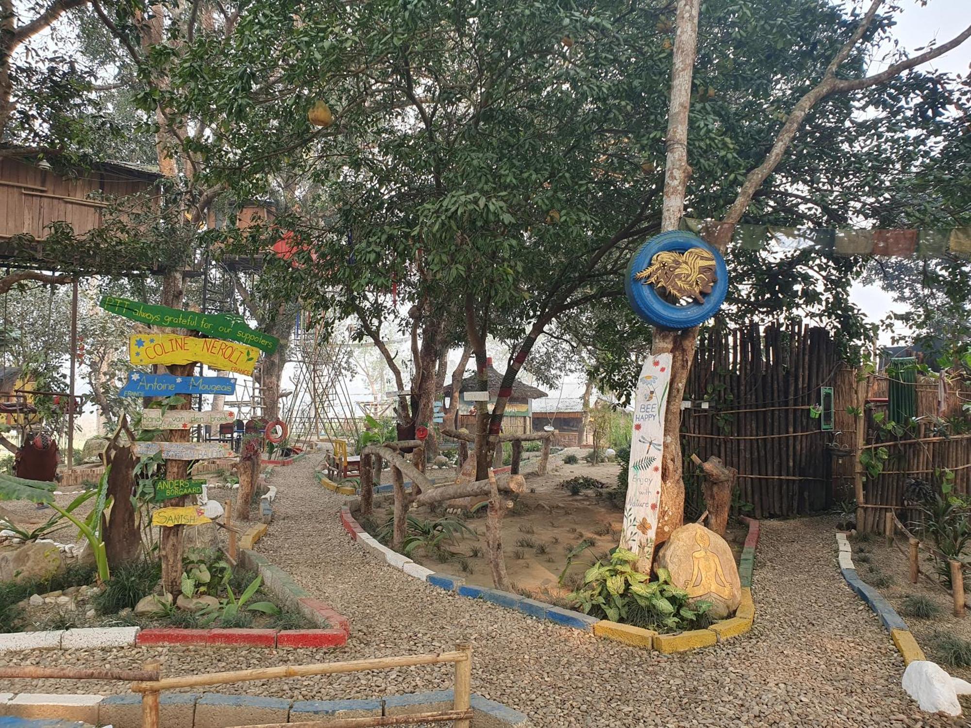 Pemsee'S Tree Town - Eco-Friendly,Tree House Hostel Sauraha Esterno foto