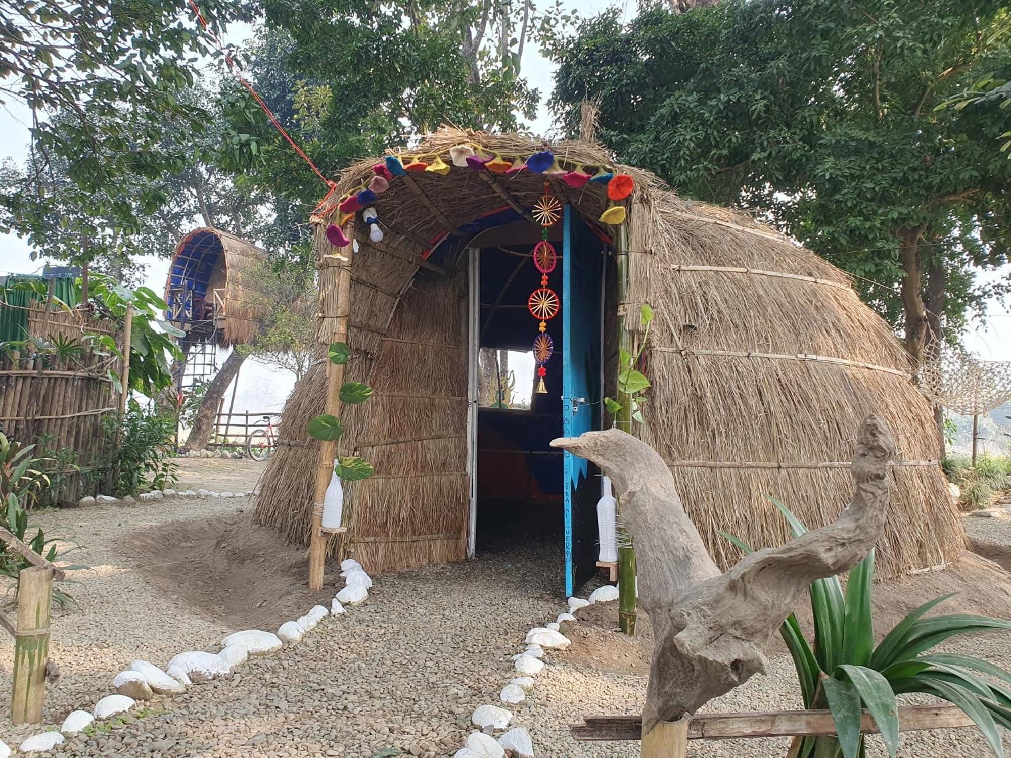 Pemsee'S Tree Town - Eco-Friendly,Tree House Hostel Sauraha Esterno foto